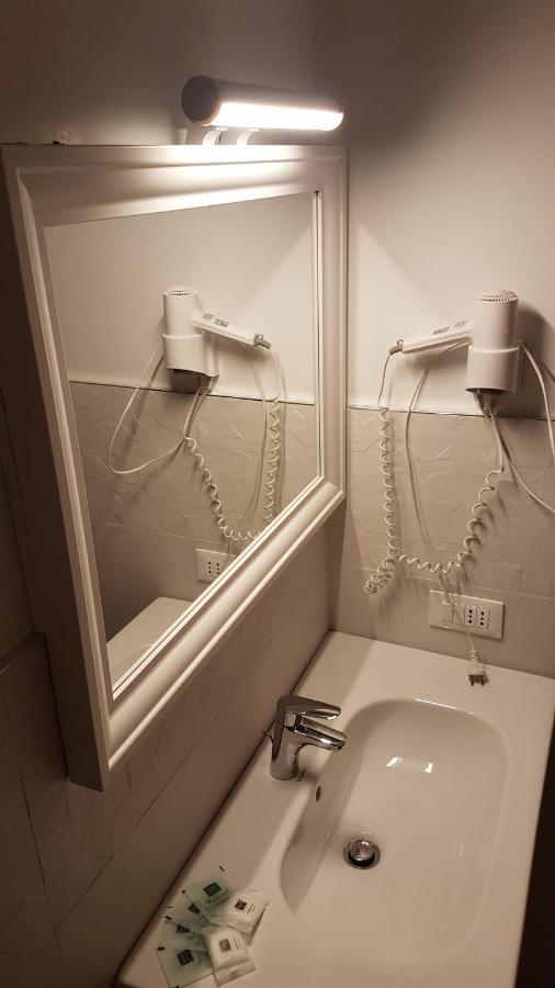 Albergo Paris Соттомарина Экстерьер фото