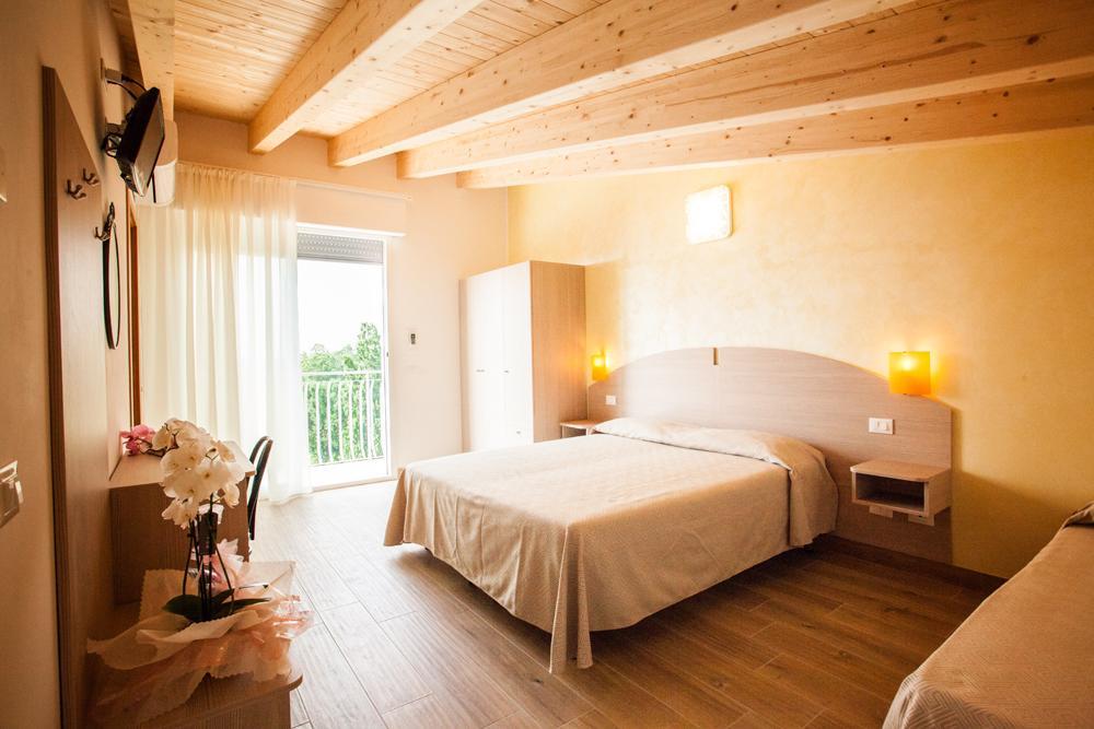 Albergo Paris Соттомарина Экстерьер фото