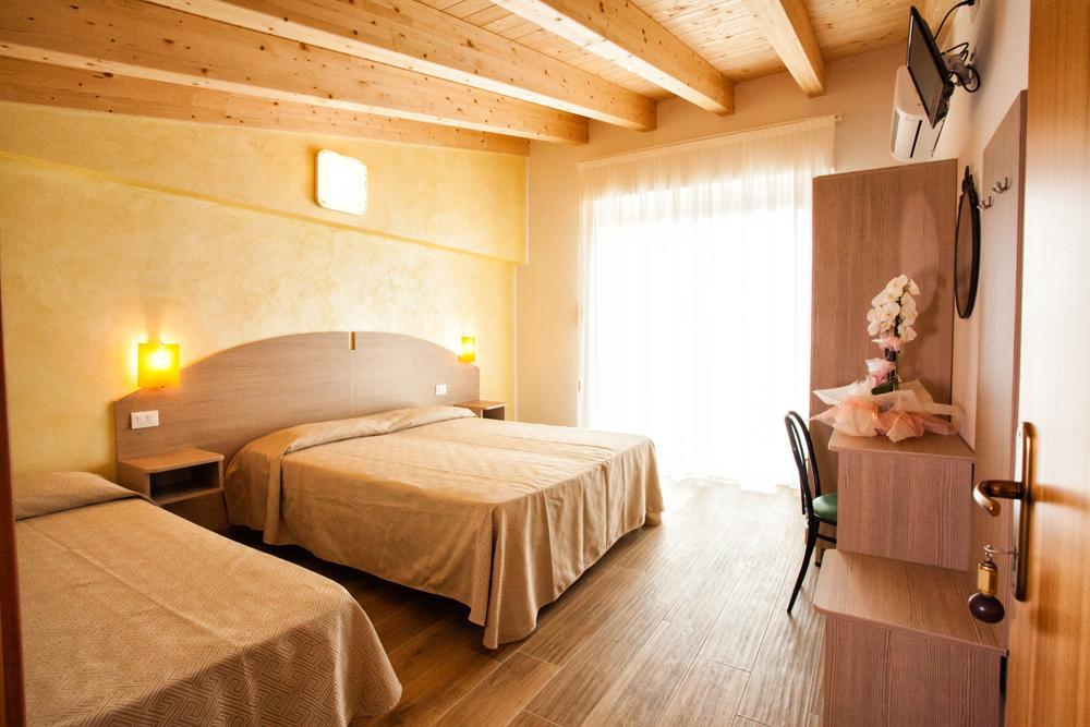 Albergo Paris Соттомарина Экстерьер фото