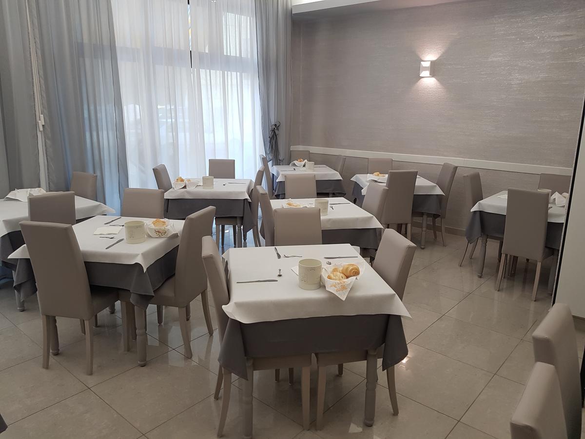 Albergo Paris Соттомарина Экстерьер фото