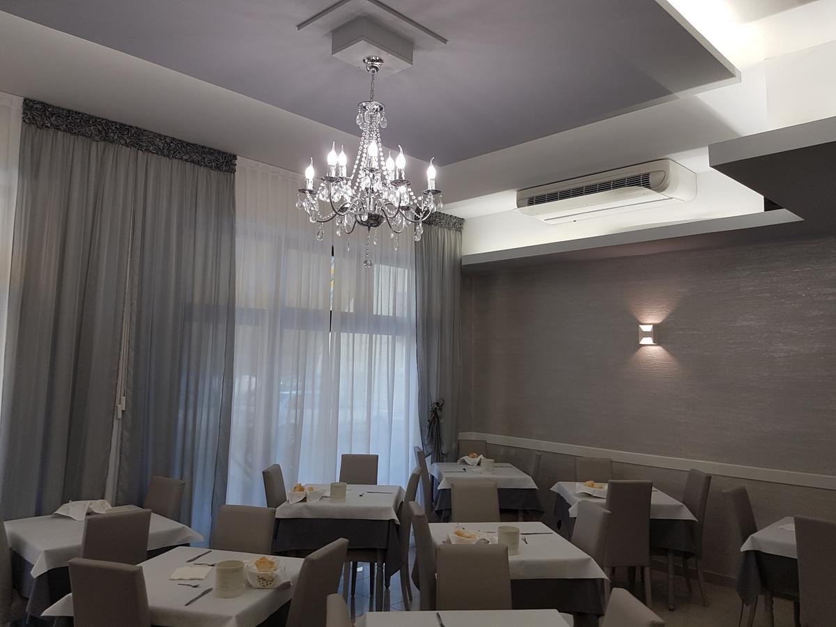 Albergo Paris Соттомарина Экстерьер фото
