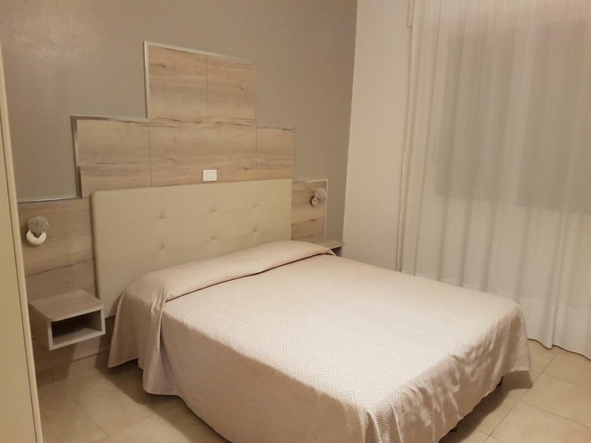 Albergo Paris Соттомарина Экстерьер фото