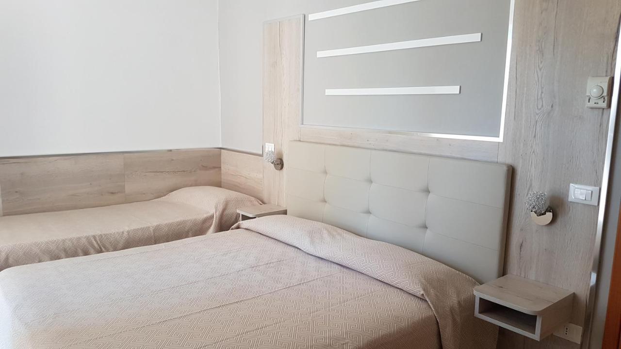 Albergo Paris Соттомарина Экстерьер фото